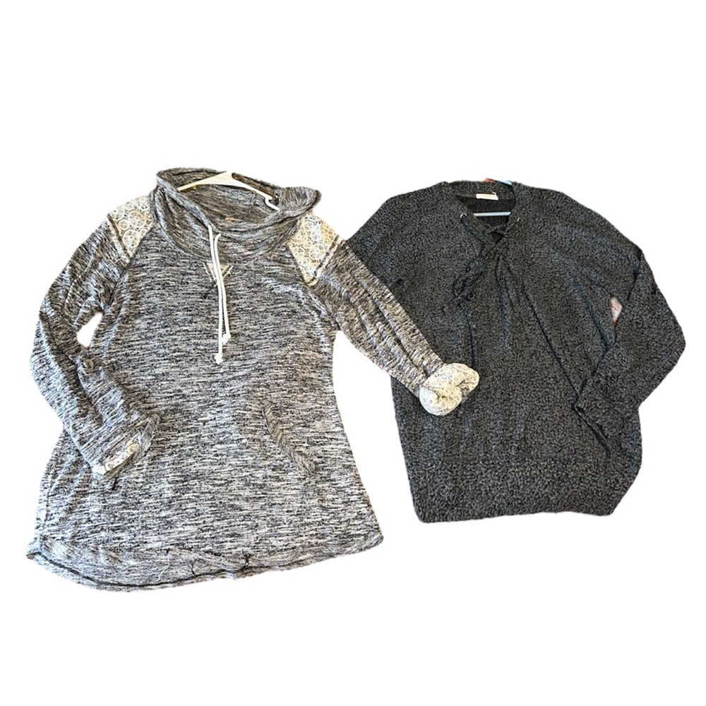 Two Sweater Bundle ❤️❤️